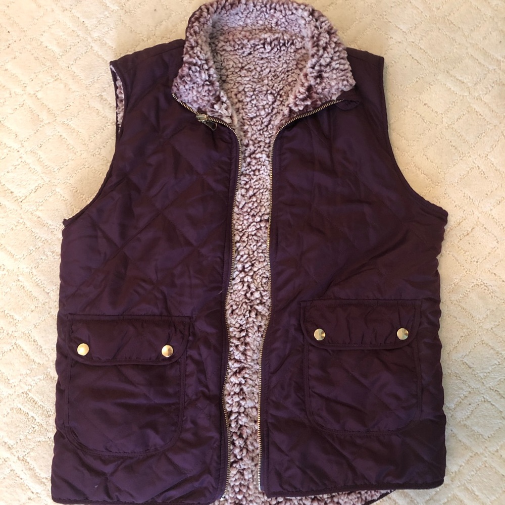Reversible puffy vest